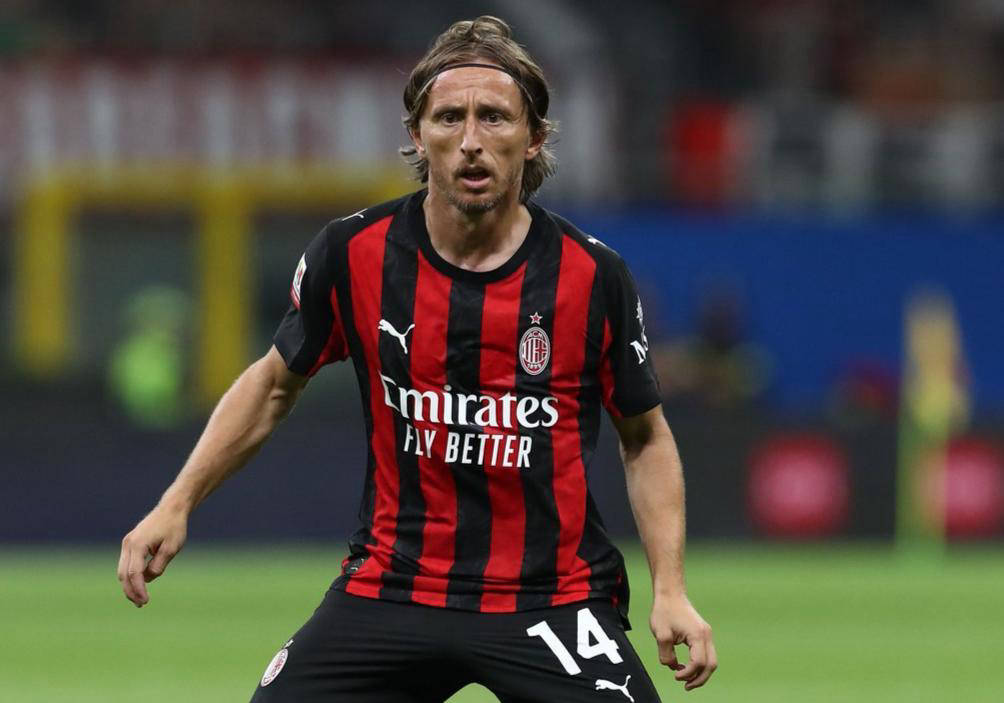 比赛结束后球员激动落泪