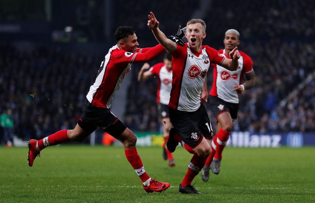 泰州举办“苏超泰州英雄大会”，市民夹道欢迎泰州队将士凯旋